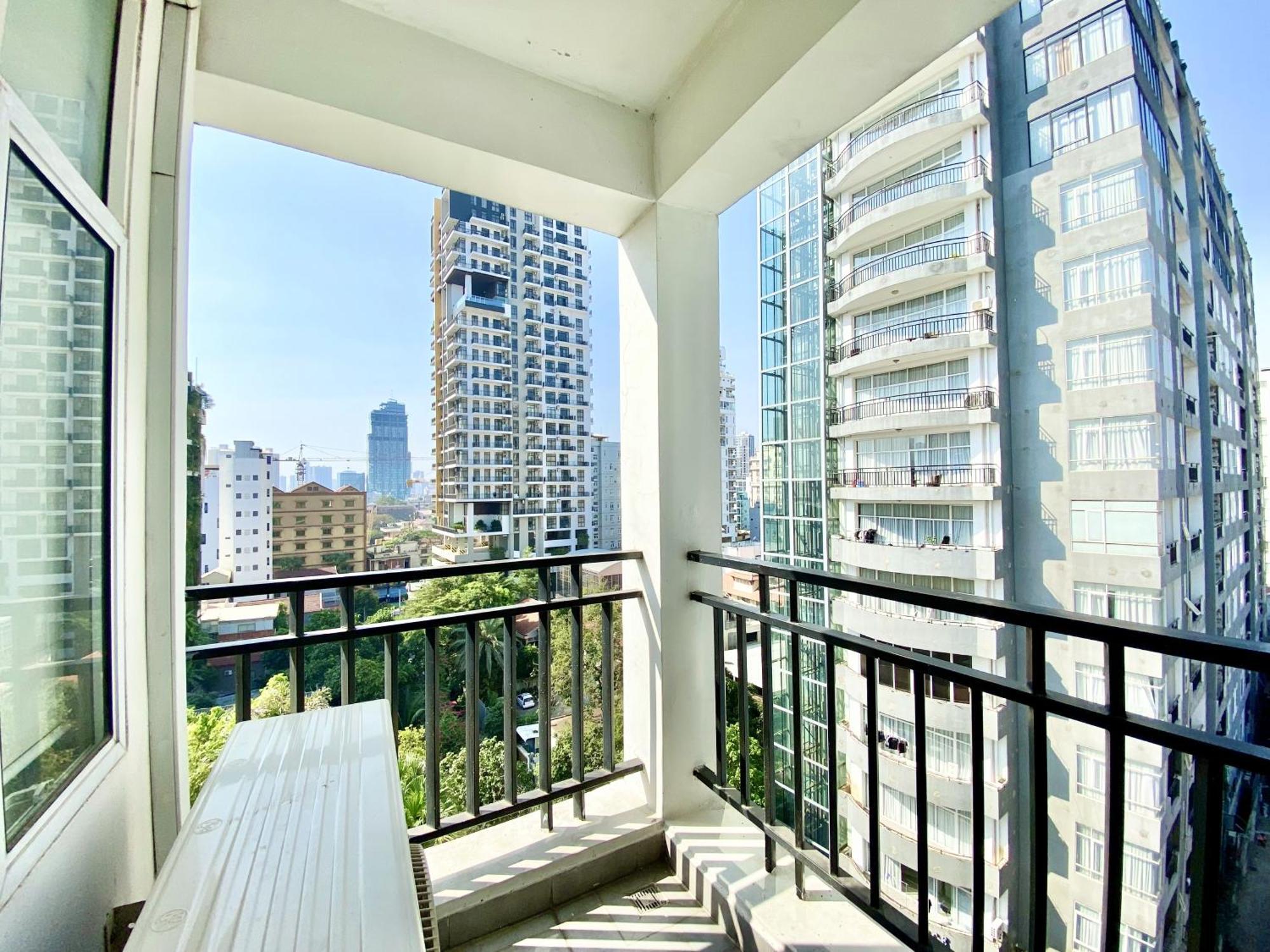 Wh Bassac Residence Phnom Penh Exterior foto